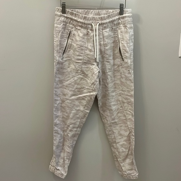 Athleta Cabo Tide Linen Joggers Neutral Camo Pants Size 2 Elastic Waist - Picture 3 of 11